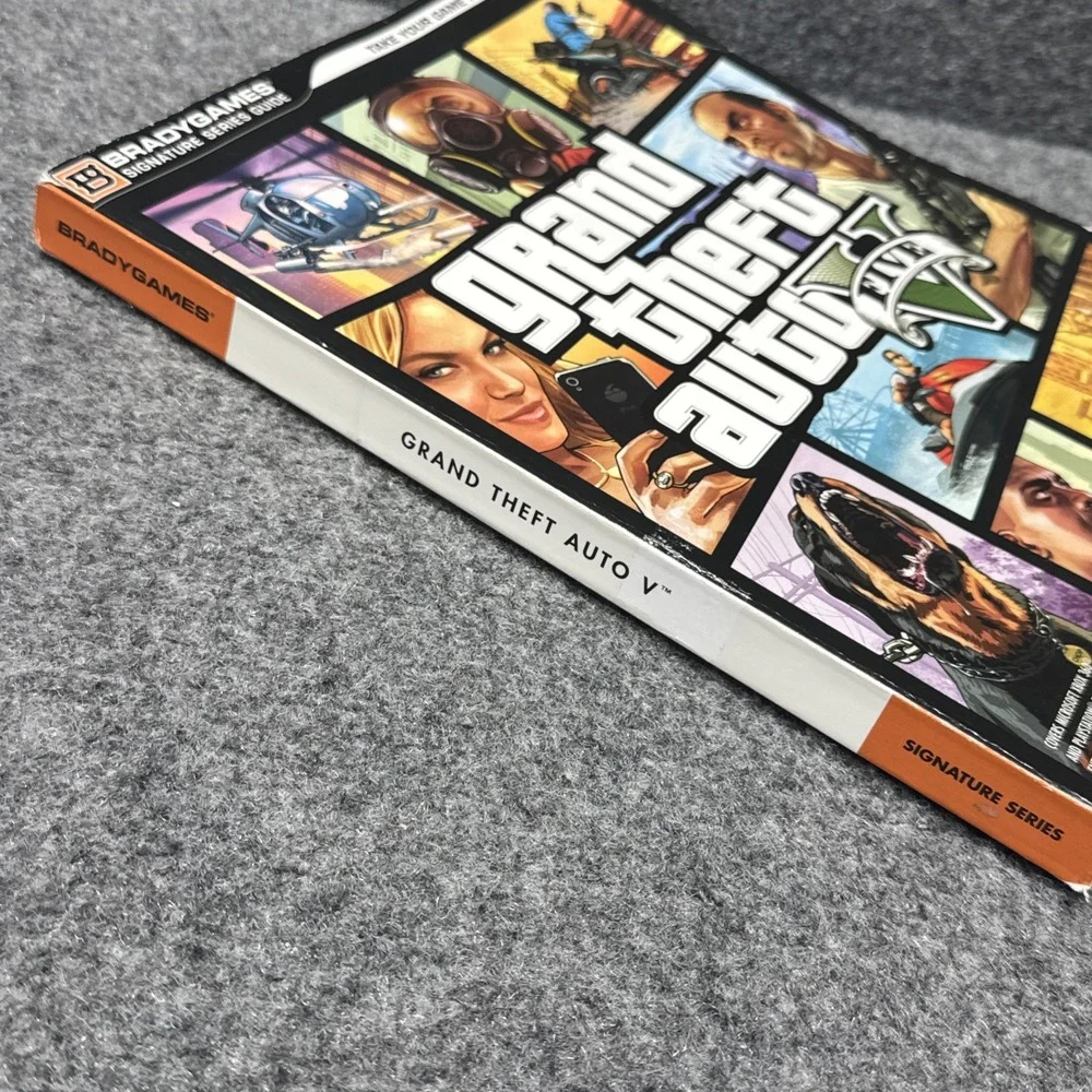 Grand Theft Auto V‎ Signature Series Strategy Guide by Tim Bogenn & Rick Barba